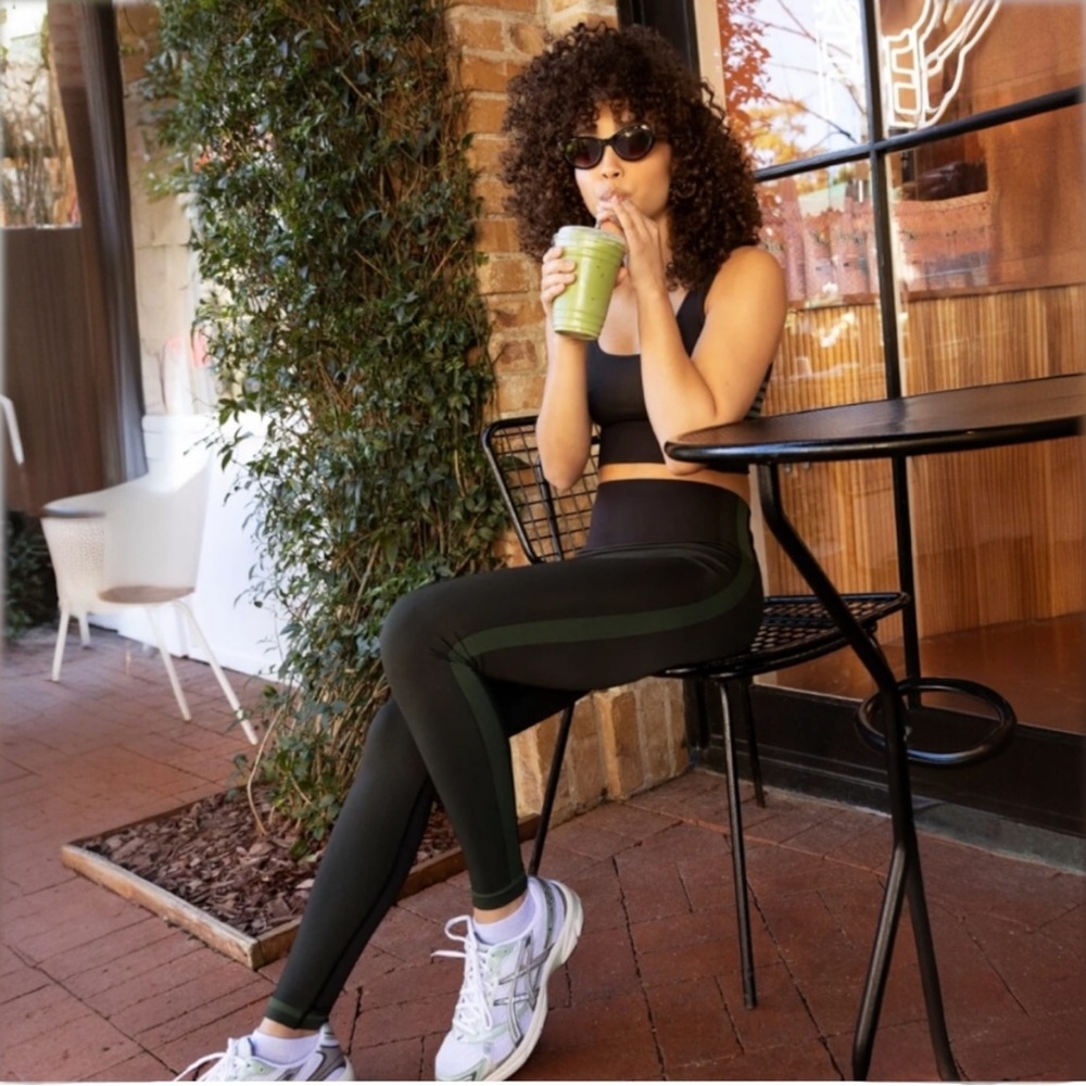 Outdoor Voices Seamless Smooth 7/8 Leggings in Black/Evergreen Sz XS